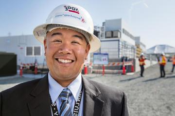 Professional man wearing 西班牙E Helmet